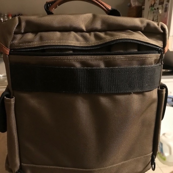 LL Bean Traveler Photographer's Backpack - Picture 6 of 8